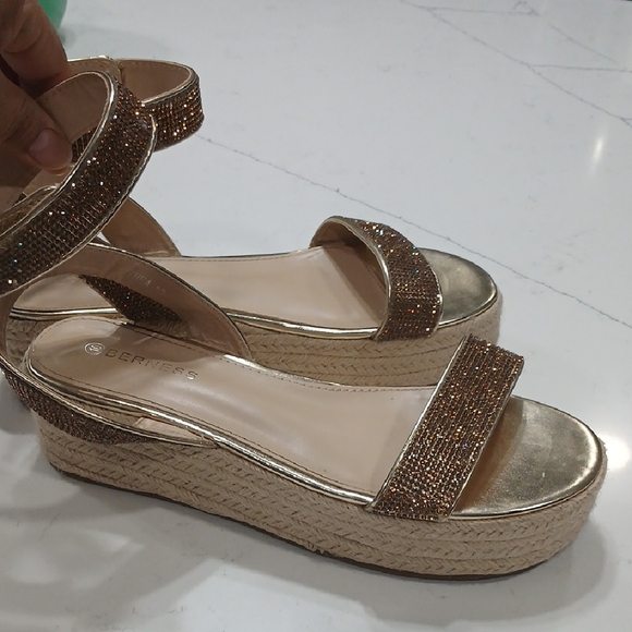 Berness Women's Platform Sandals with Glittering Straps Sz 10 Pre-owned - Picture 3 of 5